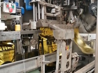 全自動(dòng)包裝機(jī)上袋機(jī)械手構(gòu)造特點(diǎn)